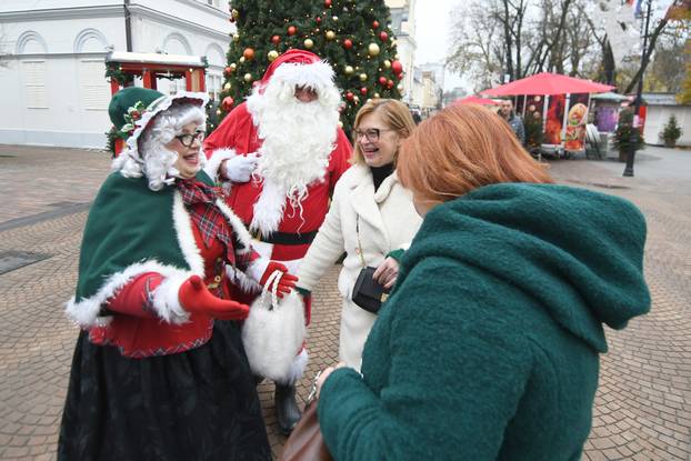 Bjelovar: Baka i Djed Mraz na bjelovarskom adventu uveseljavaju sve naraštaje