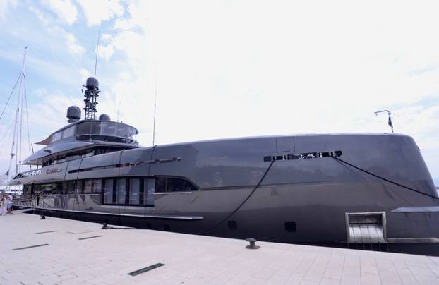 Split: Jahta Toute Sweet privlači poglede prolaznika 