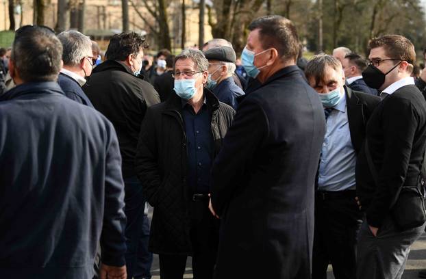 Sprovod velikana hrvatskog nogometa Zlatka Kranjčara na zagrebačkom groblju Mirogoj