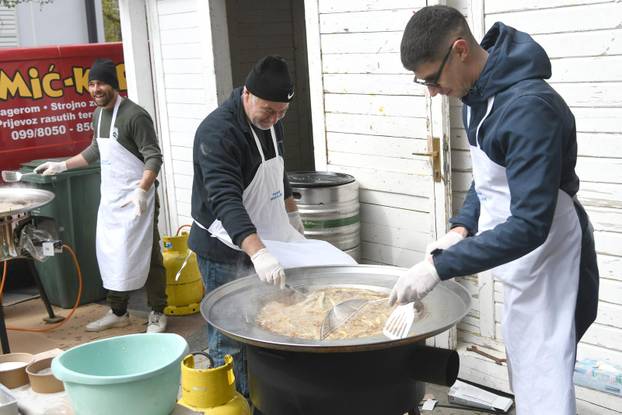 Bjelovar: Na Veliki petak građanima podijeljeno oko 1.000 porcija ribica