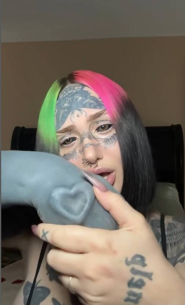 FOTO Zastrašujuće! U ruku je ugradila srce, a razrezala jezik. Šokirat ćete se kako je izgledala