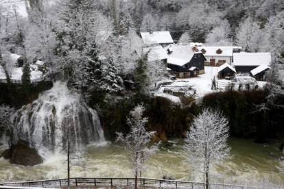 Novi snježni pokrivač zabijelio Rastoke