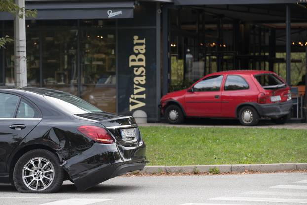 Zagreb: VozaÄica se automobilom zabila u kafiÄ kod Bundeka