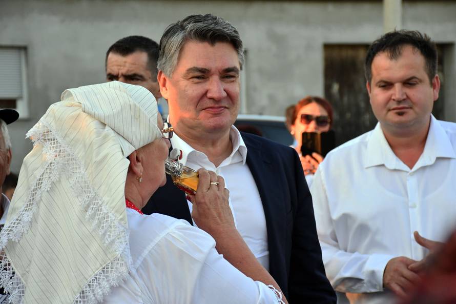 Predsjednik Milanović  na otvorenju Bećarfesta u Babinoj Gredi