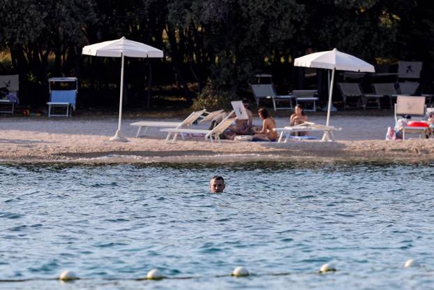 Petrčane: Arijan Ademi odmara na plaži u Punta Skali