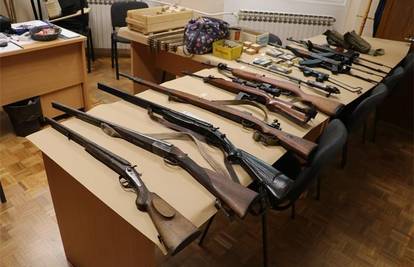 FOTO Ručne bombe, automatske puške, pištolj... Dvojac blizu Požege skrivao i 300 kg duhana