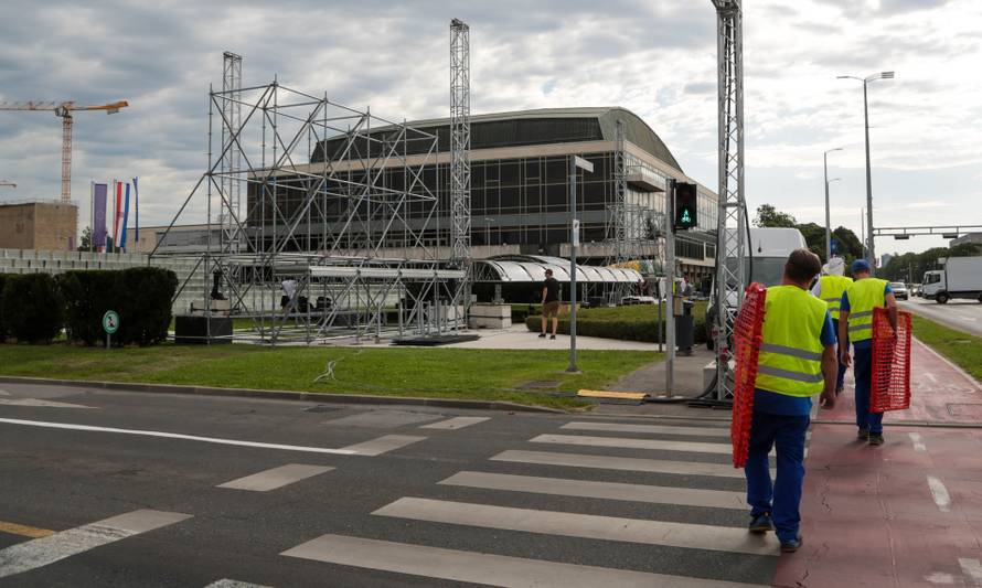 Postavljanje pozornice uoči svečanog vojnog mimohoda koji će se održati u Zagrebu