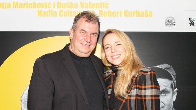Jakov Kitarović je na premijeru u Zagrebu stigao bez supruge Kolinde: Pozirao je s glumicom