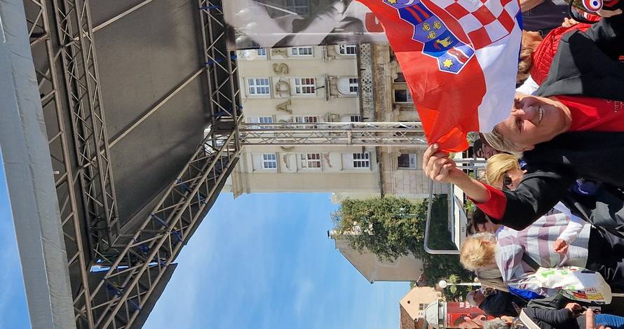 Umirovljenici se okupili na Trgu, prosvjeduju protiv siromaštva: 'Imam 83 i još moram raditi'