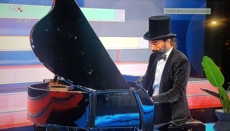 Kao u Titaniku: Drma li ga drma i to pošteno, a on svira klavir...