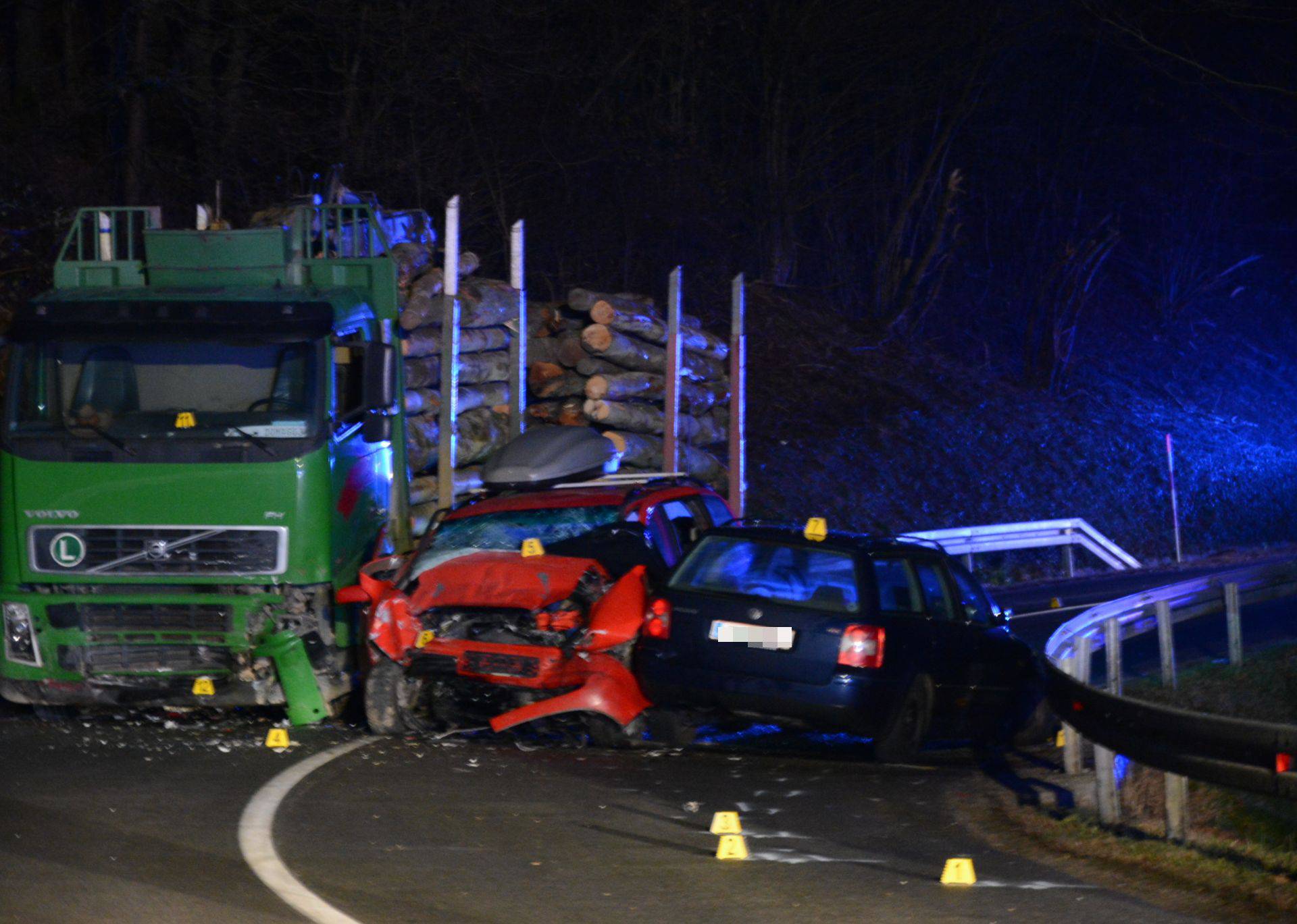 Uznemirujući prizor: U teškoj prometnoj na D6 dvoje mrtvih