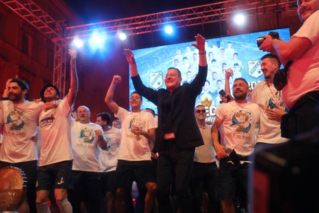 Rijeka: Navija&ccaron;i i Igra&ccaron;i Rijeke na Korzu slave osvajanje Hrvatskog nogometnog kupa