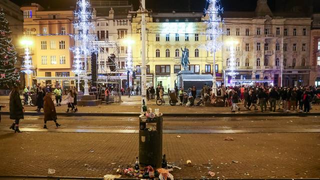 Zagreb: Smeće na gradskim ulicama nakon proslave Nove godine 