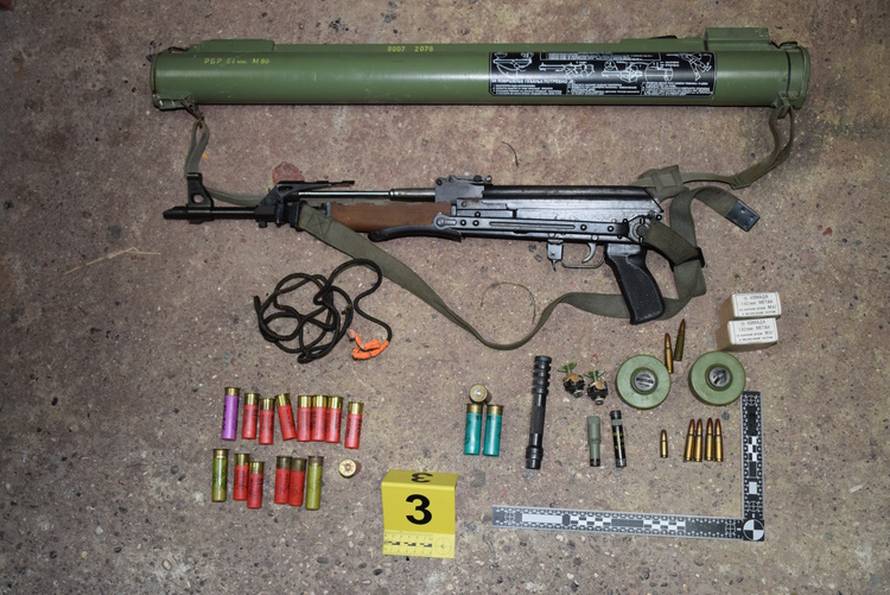 Na području Samobora pronašli improvizirani laboratorij sa šest stabljika marihuane te oružje