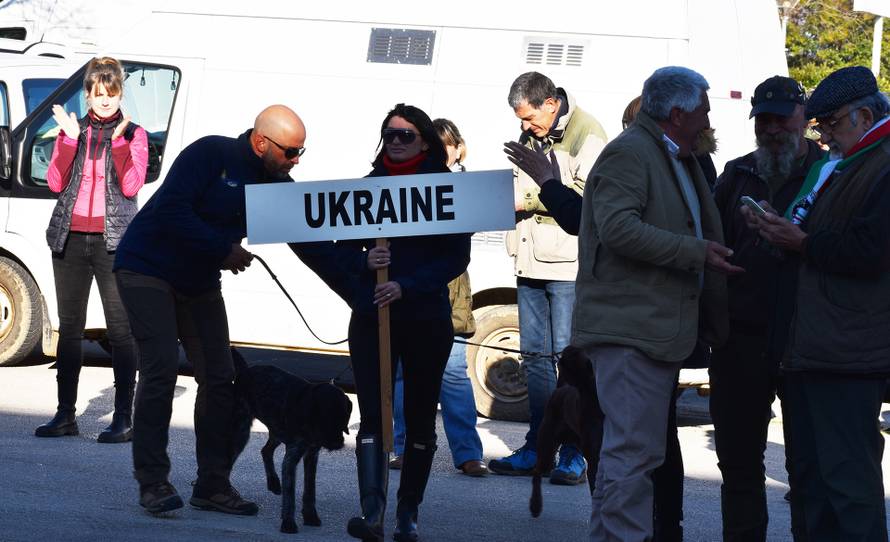 Ukrajinska himna orila se u Zadru zbog jednog - psa. Rančo je najbolji ptičar u Europi...