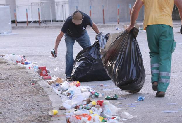 Split: Radnici Čistoće skupljaju otpad nakon prve večeri ULTRA Music Festivala