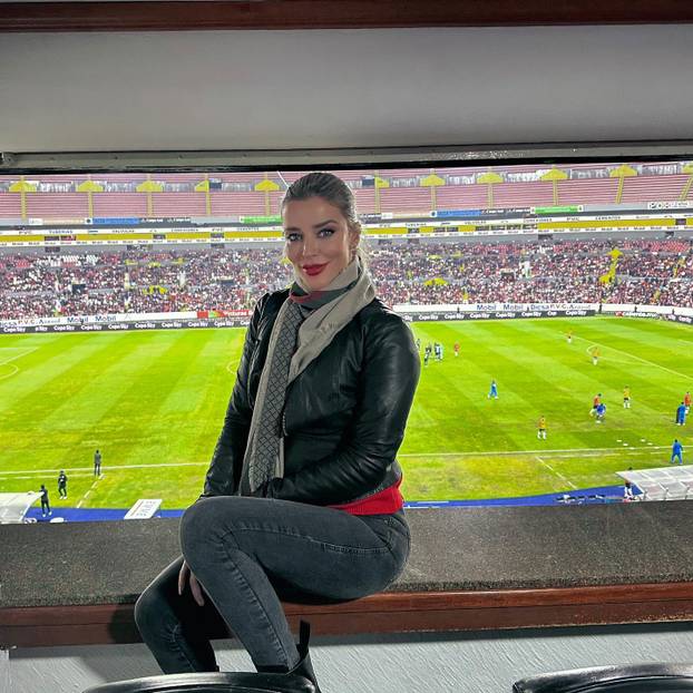 FOTO Naša prekrasna novinarka zaljubila se u ikonu Reala. Brak im je kao iz bajke, dobili i sina