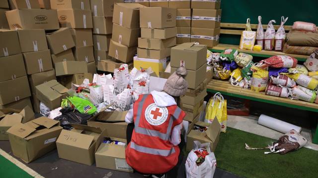 Petrinja - Centralno skladište Crvenog križa gdje se sakuplja sva pomoć za stradale u potresu