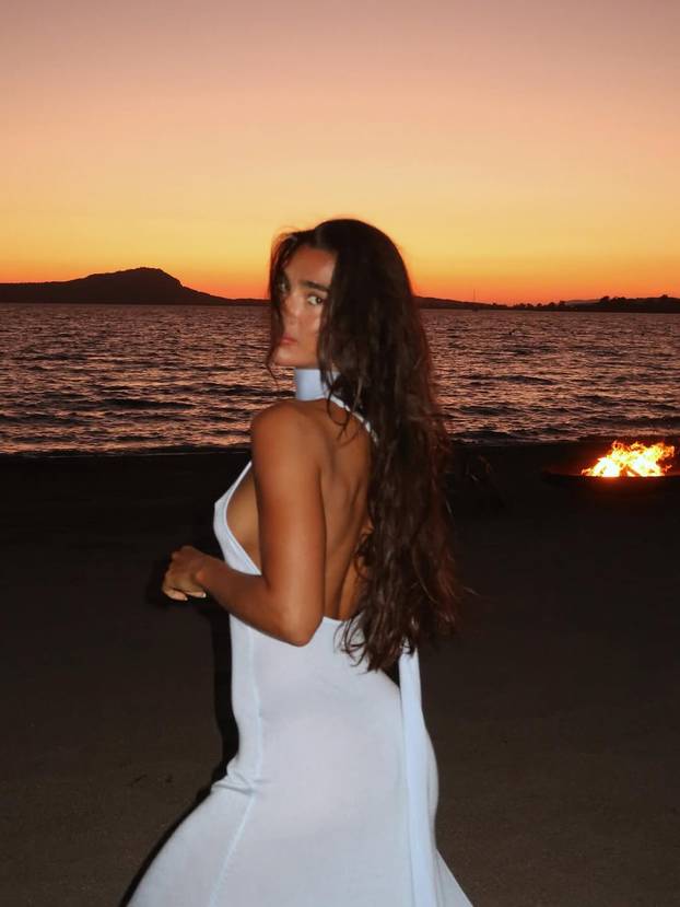 Prvi dekolte Filmskog festivala u Veneciji: Evo tko je zanosna crnka koja je prošetala tepihom