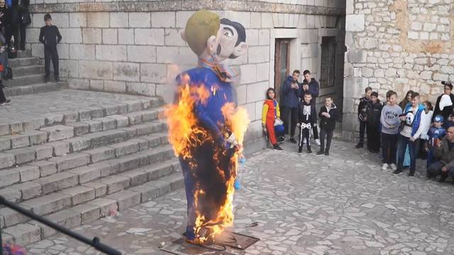 Što se uči djecu na karnevalu? Kako spaljivati gayeve i Srbe...