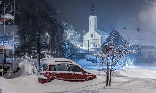 FOTO Sve je zatrpano: Gra&ccaron;ac su prekrili debeli nanosi snijega