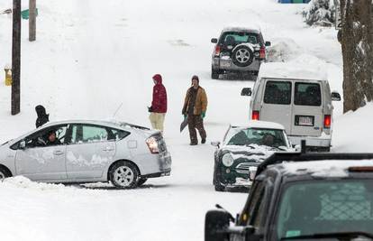 Najmanje 16 ljudi poginulo u snježnoj oluji na istoku SAD-a