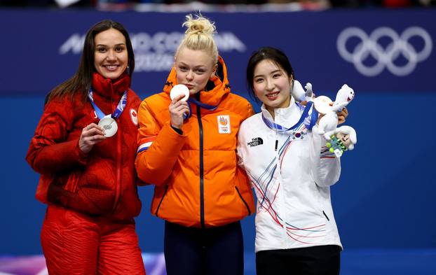 Short Track Speed Skating - Women's 1000m - Victory Ceremony