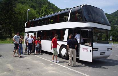 Slovenci vratili autobus pun djece zbog lož ulja