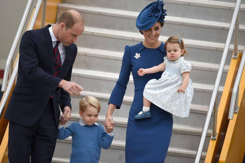 2016 Royal Tour - Day 1 - Arrival at Victoria airport