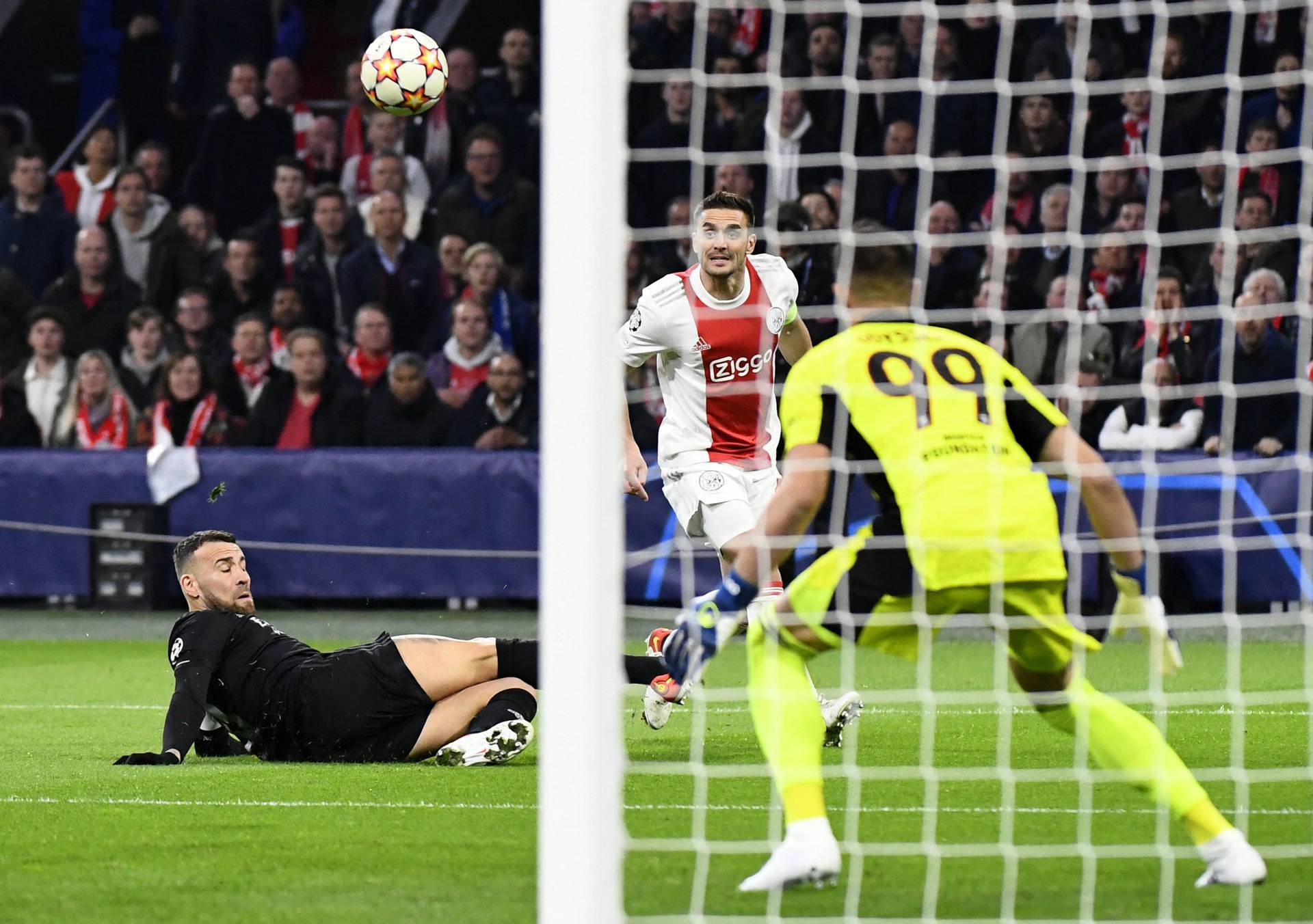 Champions League - Round of 16 Second Leg - Ajax Amsterdam v Benfica