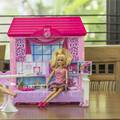 Stylish Barbie: Ova dizajnerica je od najpoznatije lutke uspjela stvoriti malu modnu ikonu