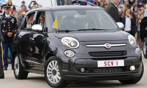 Papin Fiat 500 L prodali su na dražbi za čak 300.000 dolara