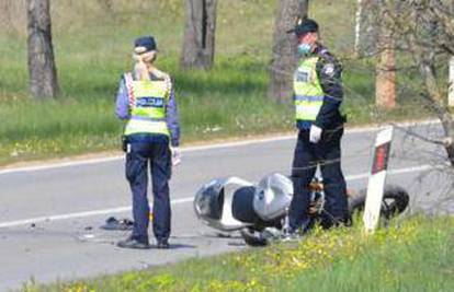 Harley Davidsonom prešao na drugu stranu i udario u prikolicu teretnjaka. Završio u bolnici...