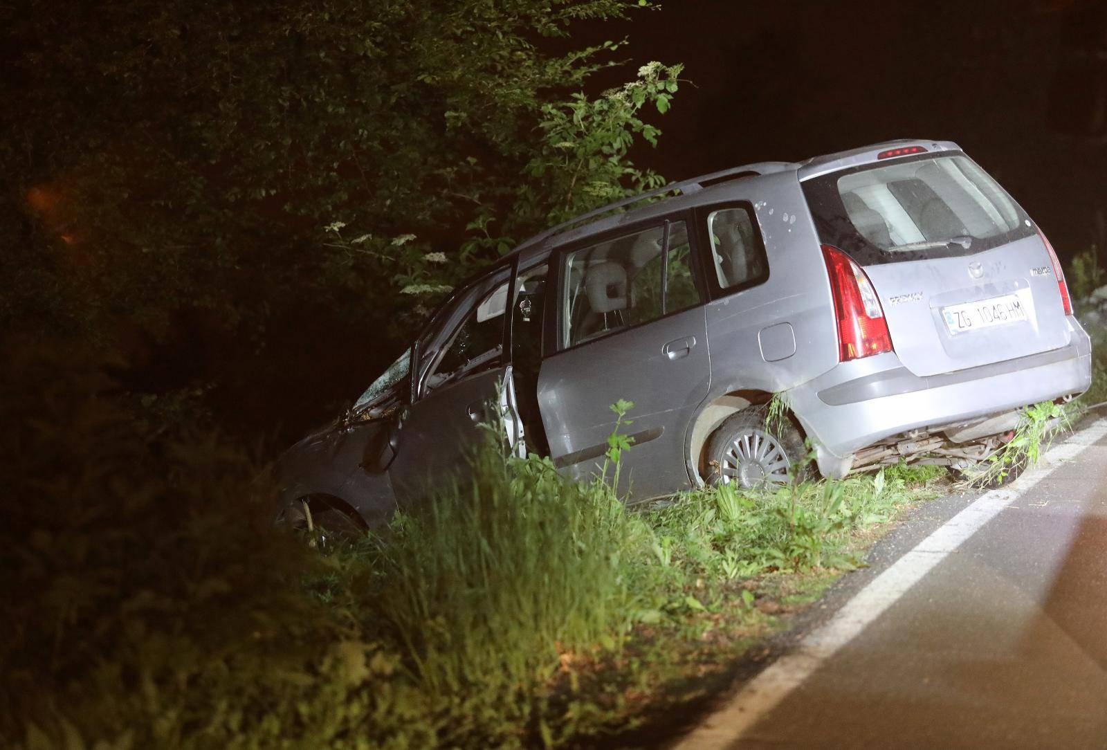 Zagreb: Izvlačenja automobila koji je sletio sa Sljemenske ceste