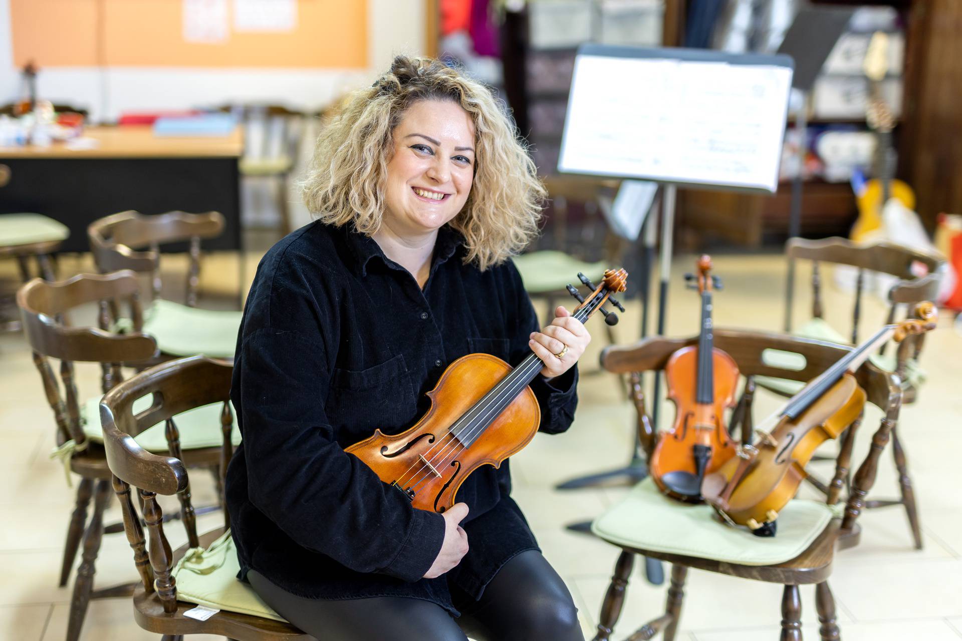 Zagreb: Renata Novoselec uči djecu sa oštećenim sluhom svirati violinu