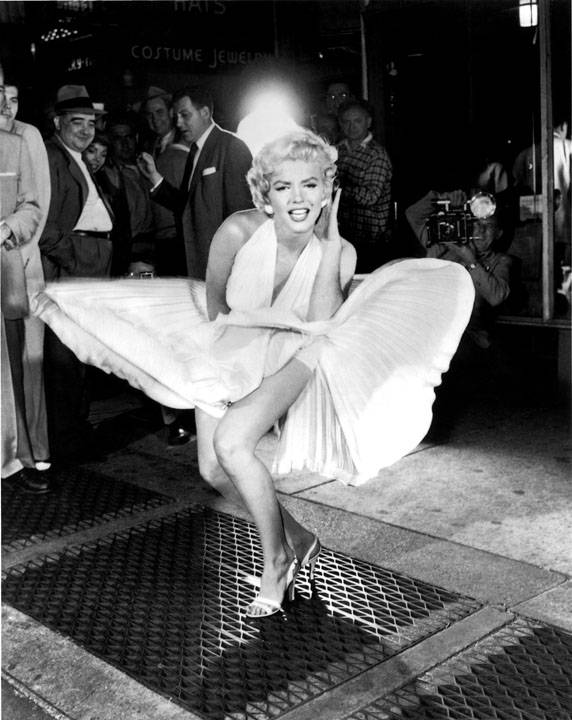 Pravi Marilyn Monroe trenutak! Glumica se sagnula, a vjetar joj dignuo haljinu i pokazao gaćice
