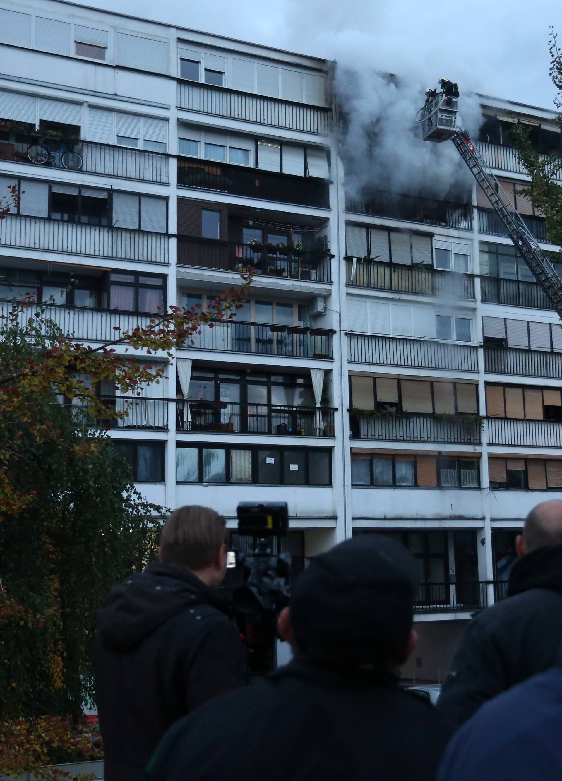 Požar u Zagrebu: Izgorjela dva stana, ozlijeđena jedna osoba