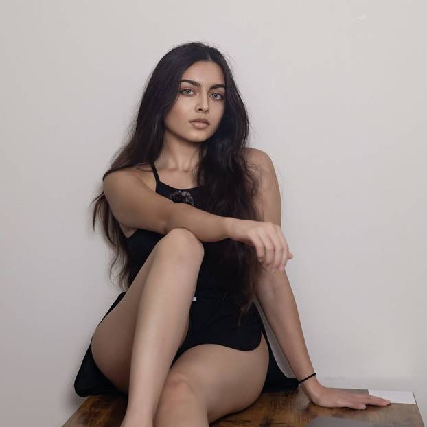 FOTO Zgodna bioinženjerka napustila doktorat: 'Snimam vruće videe i držim instrukcije'