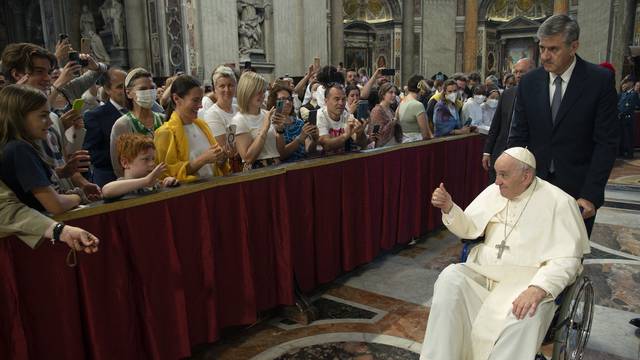 ITALY -POPE FRANCIS ATTENDS PENTECOST MASS CELEBRATED BY ITALIAN CARDINAL GIOVANNI BATTISTA RE AT ST PETER'S BASILICA IN THE VATICAN - 2022/06/5