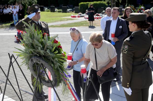 Vukovar: Polaganje vijenaca na Memorijalnom groblju povodom obilježavanja Dana sjećanja na nestale