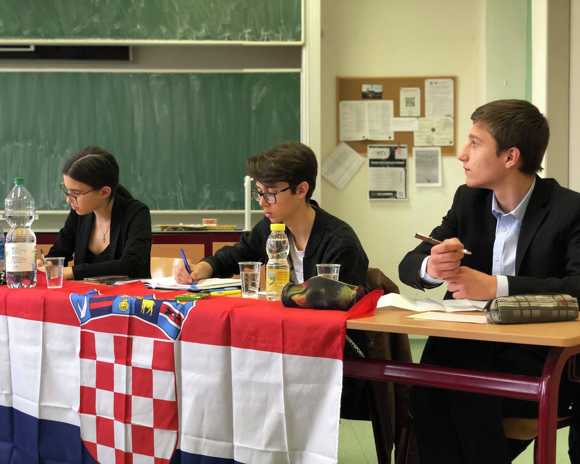 Hrvatski srednjoškolci pokupili sedam medalja u debatama