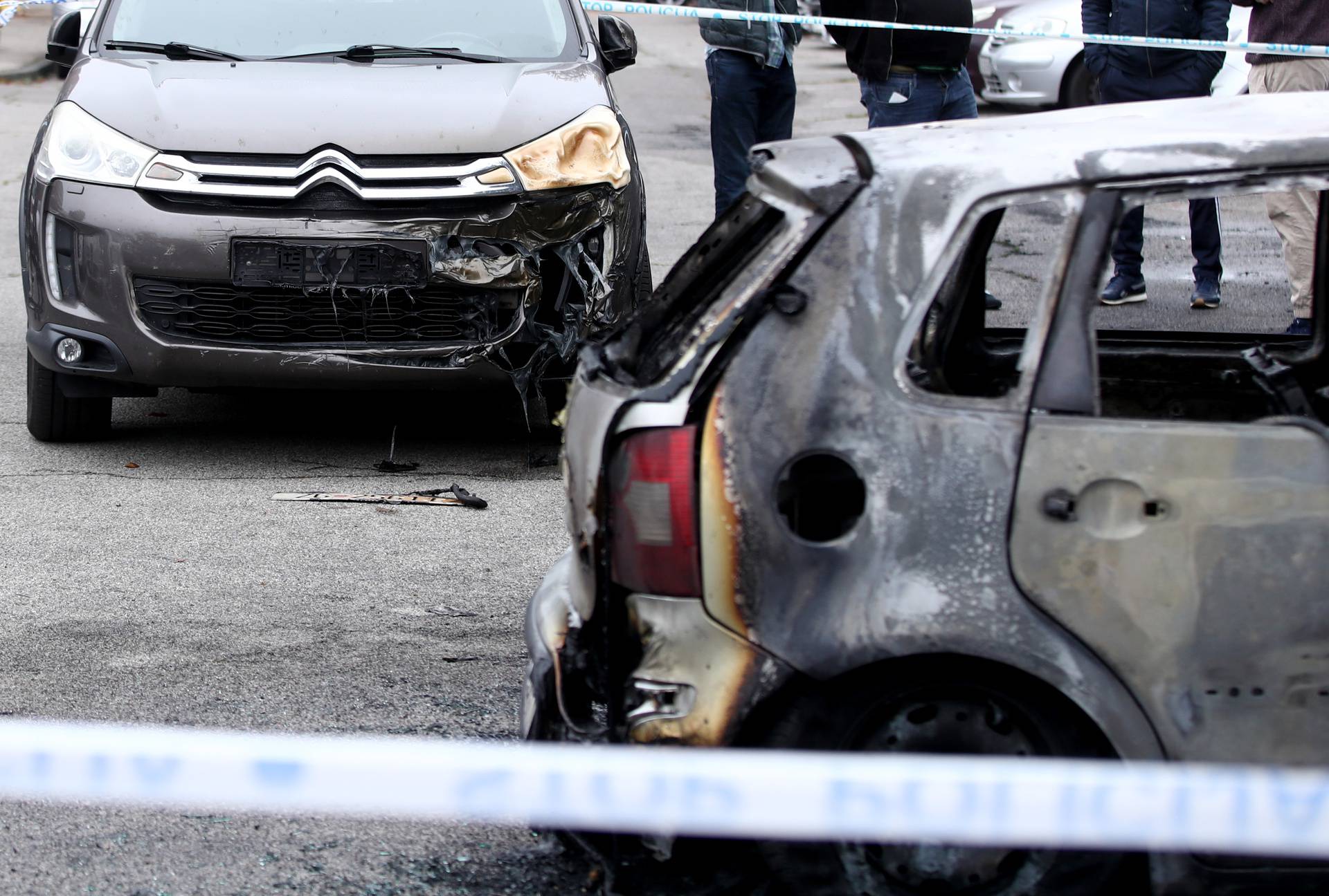 Zagreb: Na parkiralištu u Sloboštini tijekom noći izgorjelo osam automobila