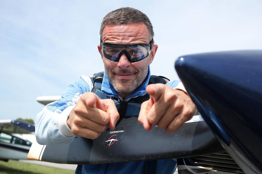 Šebalj skočio iz aviona: Koji stres, koji adrenalin! Ali ipak, ljubim zemlju po kojoj hodam