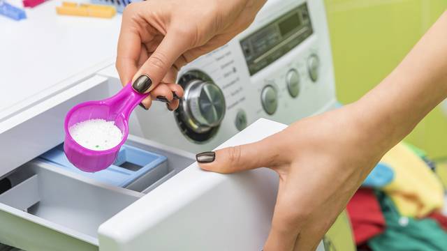 Evo kako 'radi' deterdžent za pranje rublja - svaki sastojak u njemu ima svoju dužnost
