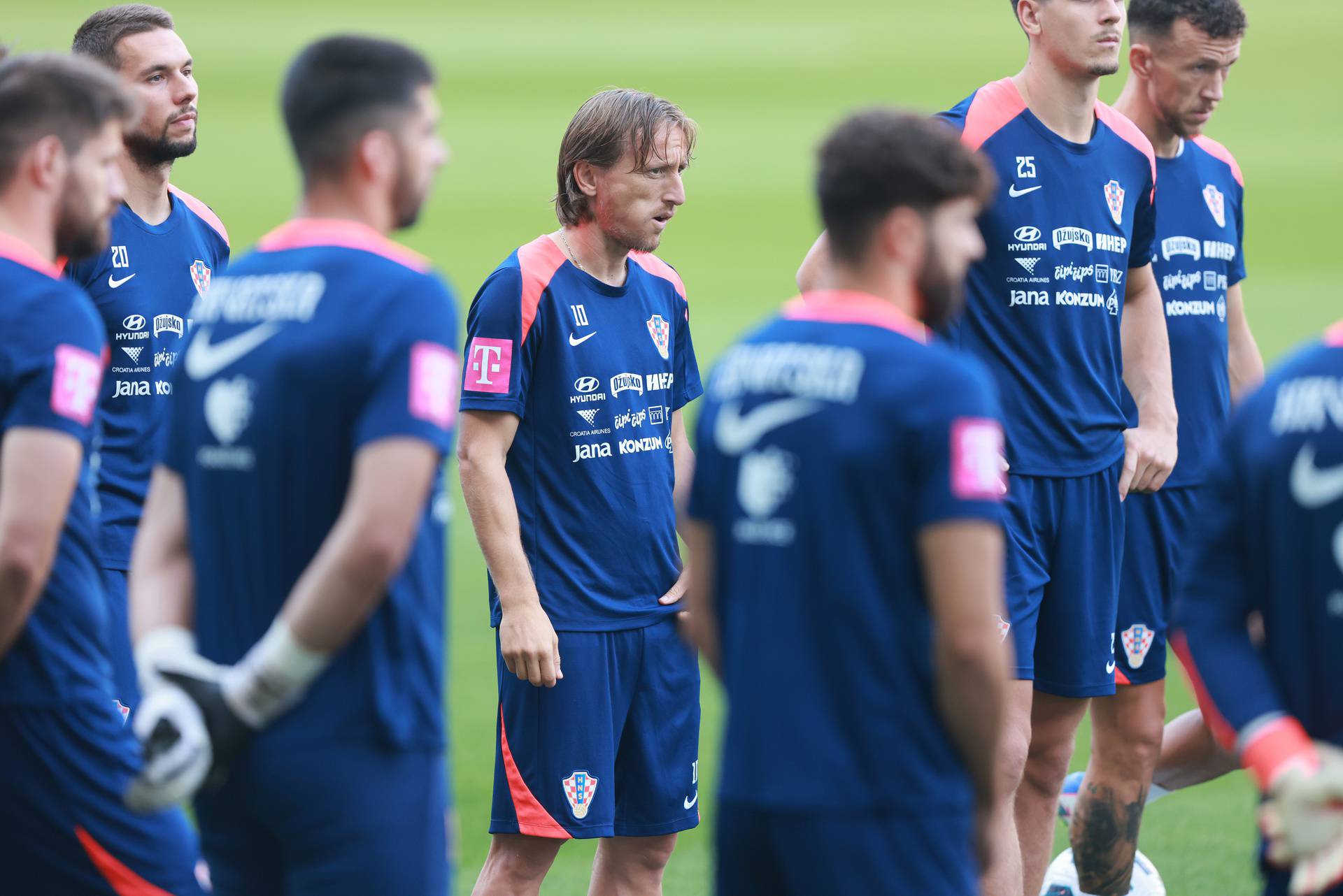 Osijek: Trening nogometne reprezentacije na glavnom travnjaku stadiona Opus Arena