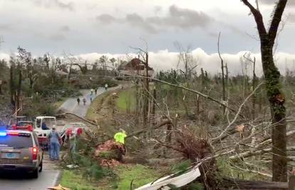 Tornado ubio najmanje 23 ljudi: Stabla i kuće lomio kao šibice...