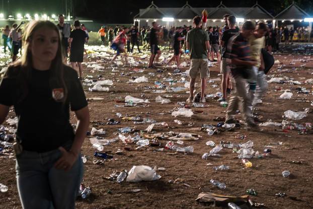 Sinjski Hipodrom nakon završetka koncerta Marka Perkovića Thompsona