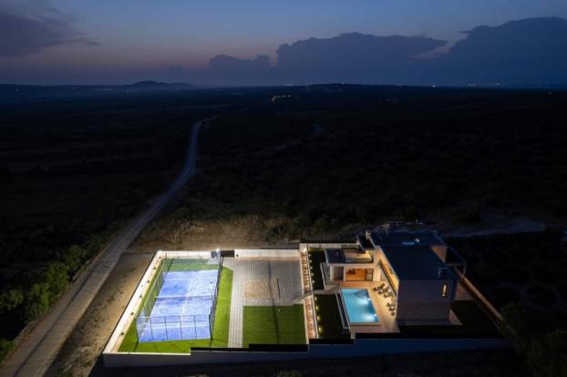 FOTO To je san snova za svakog muškarca! 'Vatreni' je izgradio vilu koja ima nogometni teren