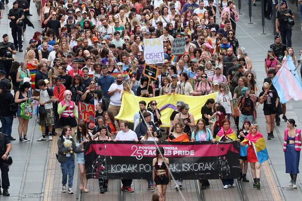 Zagreb: 25. Povorka ponosa LGBTIQ zajednice "Korak po korak, iskorak!"