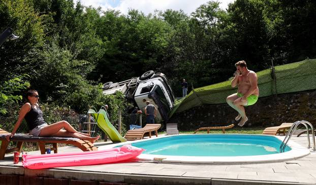 Jastrebarsko: Kamion probio ogradu kuće za odmor